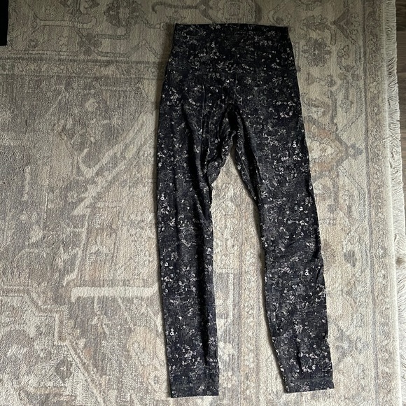 Black pattern lululemon align - Picture 1 of 2